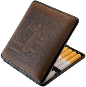 JAGT GAVE. Eksklusiv cigaretetui læder med et præget hjortemotiv